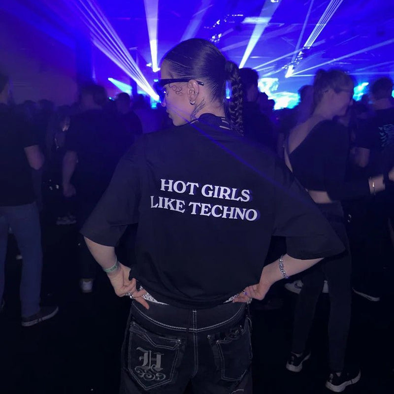 Hot Girls Like Techno Oversized T-Shirt – Trendy Festival Rave Tee for Women | physical by Acid House™ (formerly Zyra Drip)